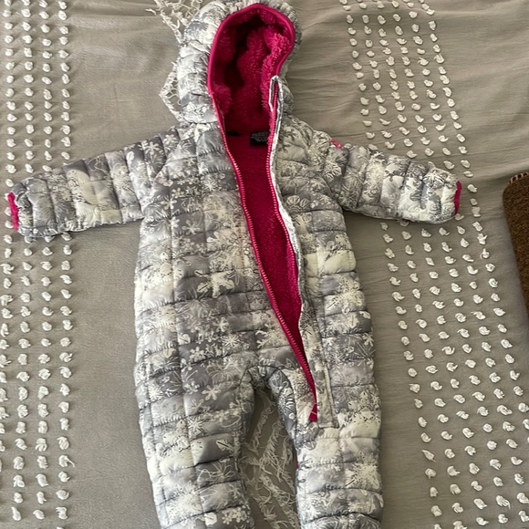 Snozu bunting 3/6 mos. - Picture 1 of 3